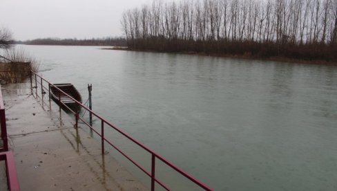 POPLAVLJENE ORANICE: Drina se izlila kod Bogatića POPLAVLJENE ORANICE: Drina se izlila kod Bogatića