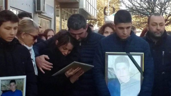 ДАНАС ЧЕТИРИ ГОДИНЕ ОД УБИСТВА СТЕФАНА ФИЛИЋА (18) У ВЕЛИКОЈ ПЛАНИ: Још без правоснажне пресуде кривцима