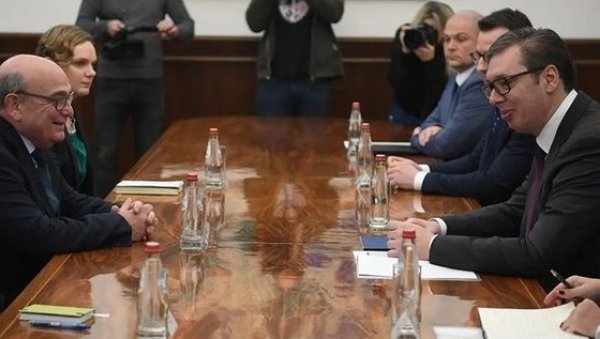 ВУЧИЋ СЕ САСТАО СА ПИЧОМ: За нас остаје кључно питање формирања Заједнице српских општина ВУЧИЋ СЕ САСТАО СА ПИЧОМ: За нас остаје кључно питање формирања Заједнице српских општина