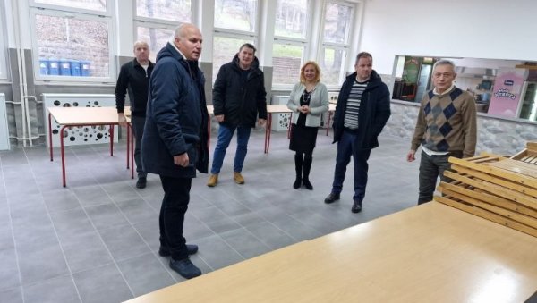 ТРИ МИЛИОНА ЗА ОБНОВУ: Радови у ОШ Десанка Максимовић на Звездари ТРИ МИЛИОНА ЗА ОБНОВУ: Радови у ОШ Десанка Максимовић на Звездари