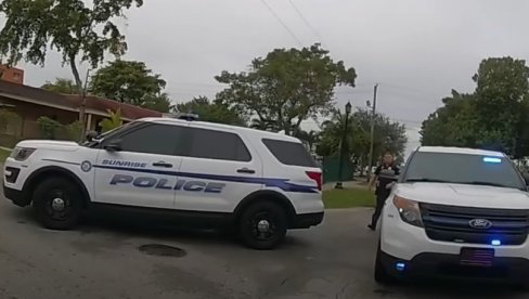 NESVAKIDAŠNJI INCIDENT: Žir pao na patrolno vozilo, policajac mislio da je pucanj pa uzvratio vatru (VIDEO) NESVAKIDAŠNJI INCIDENT: Žir pao na patrolno vozilo, policajac mislio da je pucanj pa uzvratio vatru (VIDEO)