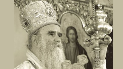OTKRIVEN SPOMENIK MITROPOLITU AMFILOHIJU U KOLAŠINU: NJegovi lik i delo ostaće zapisani u istoriji OTKRIVEN SPOMENIK MITROPOLITU AMFILOHIJU U KOLAŠINU: NJegovi lik i delo ostaće zapisani u istoriji