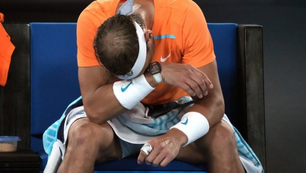 СПОРТСКА СЕНЗАЦИЈА У МЕЛБУРНУ: Надал елиминисан са Аустралијан опена СПОРТСКА СЕНЗАЦИЈА У МЕЛБУРНУ: Надал елиминисан са Аустралијан опена