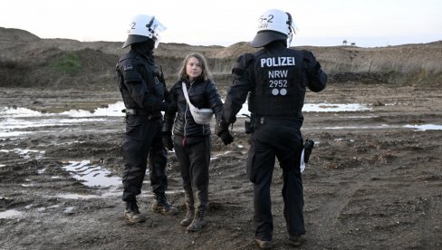 ODMAH PODIGNUTA OPTUŽNICA: Svetska ikona Greta Tunberg neovlašćeno blokirala saobraćaj ODMAH PODIGNUTA OPTUŽNICA: Svetska ikona Greta Tunberg neovlašćeno blokirala saobraćaj