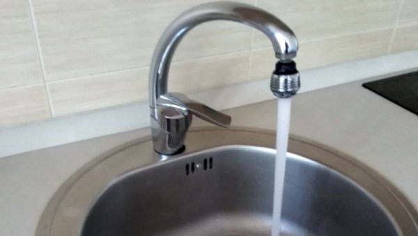 У ВОДОВОДИМА И ФЕКАЛНЕ БАКТЕРИЈЕ: После анализа ЗЗЈЗ у Пожарецу, вода у делу Великог Градишта забрањена за пиће У ВОДОВОДИМА И ФЕКАЛНЕ БАКТЕРИЈЕ: После анализа ЗЗЈЗ у Пожарецу, вода у делу Великог Градишта забрањена за пиће