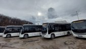 КУПЉЕНО ПЕТ АУТОБУСА: Обнавља се јавни градски и приградски превоз у Врњачкој Бањи (ФОТО) КУПЉЕНО ПЕТ АУТОБУСА: Обнавља се јавни градски и приградски превоз у Врњачкој Бањи (ФОТО)