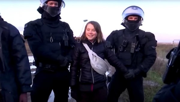 УХАПШЕНА ГРЕТА ТУНБЕРГ: Покушала да блокира ауто-пут УХАПШЕНА ГРЕТА ТУНБЕРГ: Покушала да блокира ауто-пут