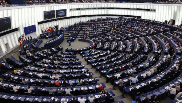 ДАНАС СЕДНИЦА ЕВРОПСКОГ ПАРЛАМЕНТА: Тајкунски медији у офанзиви на Србију, а парламентарцима централне теме сопствене чланице ДАНАС СЕДНИЦА ЕВРОПСКОГ ПАРЛАМЕНТА: Тајкунски медији у офанзиви на Србију, а парламентарцима централне теме сопствене чланице