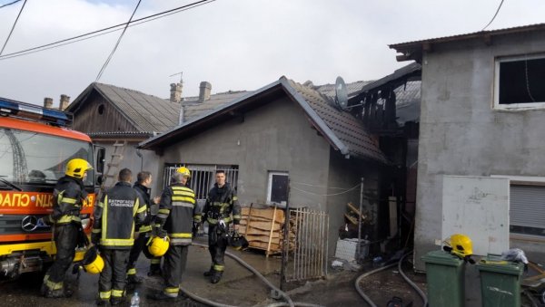 ПОЖАР У БЕОЧИНУ ПРВИ ВИДЕО ДЕЧАК Исповест жене чија кућа је изгорела: Ватра била изнад кревета у ком ми је спавао други син ПОЖАР У БЕОЧИНУ ПРВИ ВИДЕО ДЕЧАК Исповест жене чија кућа је изгорела: Ватра била изнад кревета у ком ми је спавао други син