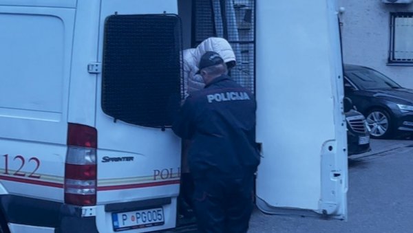 ОШТЕТИЛА КЛИЈЕНТЕ ЗА МИЛОНЕ ЕВРА? Бившој радници ЦКБ банке, осумњиченој за финансијске малверзације, притвор до 72 сата (ВИДЕО) ОШТЕТИЛА КЛИЈЕНТЕ ЗА МИЛОНЕ ЕВРА? Бившој радници ЦКБ банке, осумњиченој за финансијске малверзације, притвор до 72 сата (ВИДЕО)