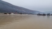 ПОПЛАВЕ У ПРИЈЕПОЉСКОМ КРАЈУ: Угрожено на стотине домаћинстава (ВИДЕО) ПОПЛАВЕ У ПРИЈЕПОЉСКОМ КРАЈУ: Угрожено на стотине домаћинстава (ВИДЕО)