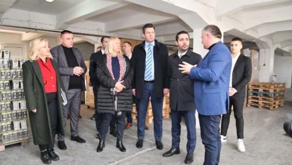 МОМИРОВИЋ ПОРУЧИО: Робне резерве попуњене, грађани немају разлога за бригу МОМИРОВИЋ ПОРУЧИО: Робне резерве попуњене, грађани немају разлога за бригу