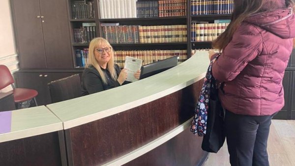 РЕКОРДАН БРОЈ НОВИХ ЧЛАНОВА БИБЛИОТЕКЕ: Уз нићу цену чланарине повећао се број љубитеља књига у Јагодини (ФОТО) РЕКОРДАН БРОЈ НОВИХ ЧЛАНОВА БИБЛИОТЕКЕ: Уз нићу цену чланарине повећао се број љубитеља књига у Јагодини (ФОТО)