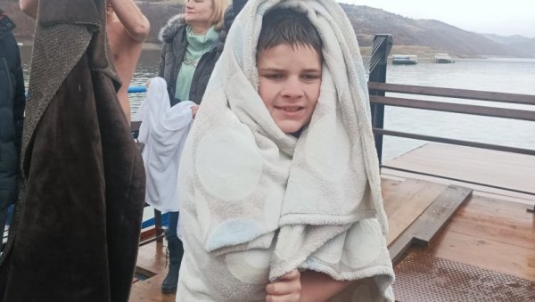 ЛУКА (9) ПОБЕДИО: На Златарском језеру одржано пливање за Часни крст ЛУКА (9) ПОБЕДИО: На Златарском језеру одржано пливање за Часни крст