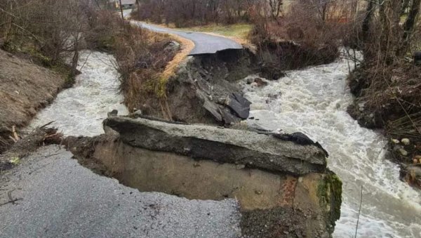 НЕВРЕМЕ У РОЖАЈАМА: Излила се Ловничка река, вода није за пиће НЕВРЕМЕ У РОЖАЈАМА: Излила се Ловничка река, вода није за пиће