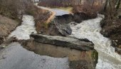 NEVREME U ROŽAJAMA: Izlila se Lovnička reka, voda nije za piće