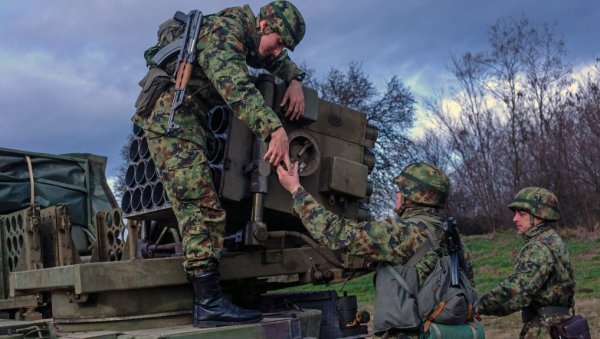 СРПСКИ РАКЕТАШИ НА ОБУЦИ: Припрема ВБР 128мм “пламен” за гађање СРПСКИ РАКЕТАШИ НА ОБУЦИ: Припрема ВБР 128мм “пламен” за гађање