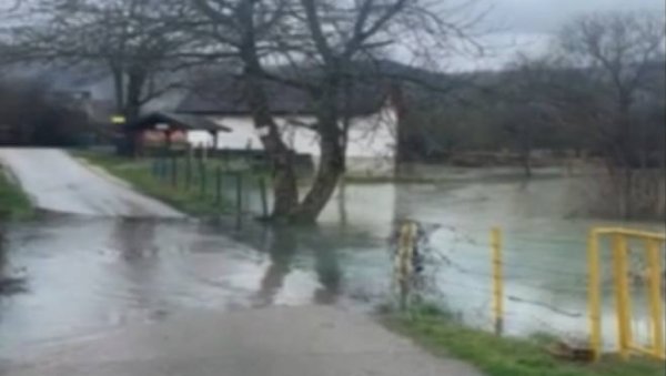 ПОПЛАВЕ ПРАВЕ ХАОС ПО СРБИЈИ: Драматичне сцене из Новог Сада и Коцељева - повређене две особе (ФОТО/ВИДЕО) ПОПЛАВЕ ПРАВЕ ХАОС ПО СРБИЈИ: Драматичне сцене из Новог Сада и Коцељева - повређене две особе (ФОТО/ВИДЕО)