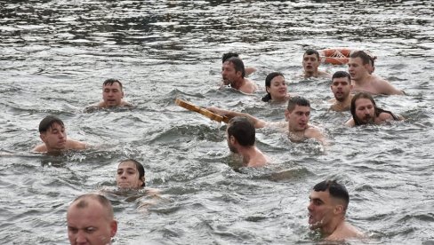 POČELE PRIJAVE ZA UČEŠĆE NA BOGOJAVLJENSKOM PLIVANJU: Po časni krst u Zaječaru, Brzoj Palanci, Kladovu, Boru POČELE PRIJAVE ZA UČEŠĆE NA BOGOJAVLJENSKOM PLIVANJU: Po časni krst u Zaječaru, Brzoj Palanci, Kladovu, Boru