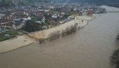 VANREDNA SITUACIJA U PET OPŠTINA: Reke podivljale, najdramatičnije je u Novom Pazaru VANREDNA SITUACIJA U PET OPŠTINA: Reke podivljale, najdramatičnije je u Novom Pazaru