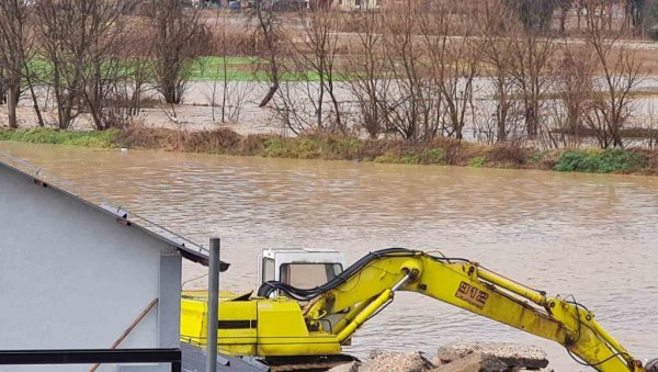 ТРАГИЧАН КРАЈ ПОТРАГЕ: Пронађено тело једне особе коју је однела набујала река у Новом Пазару ТРАГИЧАН КРАЈ ПОТРАГЕ: Пронађено тело једне особе коју је однела набујала река у Новом Пазару
