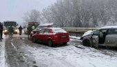 NEKOLIKO SUDARA NA PUTU NOVI SAD – ZRENJANIN: Stigao sneg, a sa njim i nevolje u sabraćaju