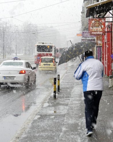 ХИТНА ПОМОЋ УПОЗОРАВА: Опрез због временских услова, од јутрос 30 повреда на јавном месту