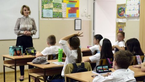 PSIHOLOZI SAVETUJU: Kako porodično obeležiti 1. septembar i treba li pomagati deci sa domaćim PSIHOLOZI SAVETUJU: Kako porodično obeležiti 1. septembar i treba li pomagati deci sa domaćim