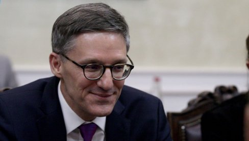 АЛБАНИЈАН ПОСТ: Одложена посета Дерека Шолеа Косову АЛБАНИЈАН ПОСТ: Одложена посета Дерека Шолеа Косову