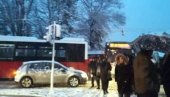 AUTOBUS OPET UPAO U RUPU: Incident na delu Bulevara kralja Aleksandra, slična situacija kao i prethodnog dana