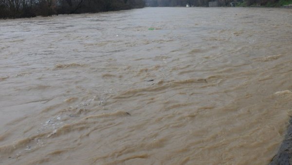 ВАНРЕДНА СИТУАЦИЈА У БОРУ: Излио се Тимок, поплавио пут