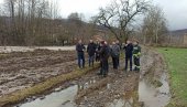 ОБИЛАЗЕ ПОПЛАВЉЕНА ПОДРУЧЈА: Представници Канцеларије за КиМ на терену ОБИЛАЗЕ ПОПЛАВЉЕНА ПОДРУЧЈА: Представници Канцеларије за КиМ на терену