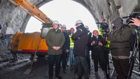 SIMBOL PREPORODA I RAZVOJA SRBIJE: Igor Mirović i Aleksandar Antić na gradilištu Fruškogorskog koridora SIMBOL PREPORODA I RAZVOJA SRBIJE: Igor Mirović i Aleksandar Antić na gradilištu Fruškogorskog koridora