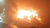 ПРВИ СНИМЦИ СТРАШНОГ ПОЖАРА НА ПЕТРОВАРАДИНУ: Бивша дискотека изгорела до темеља (ВИДЕО) ПРВИ СНИМЦИ СТРАШНОГ ПОЖАРА НА ПЕТРОВАРАДИНУ: Бивша дискотека изгорела до темеља (ВИДЕО)