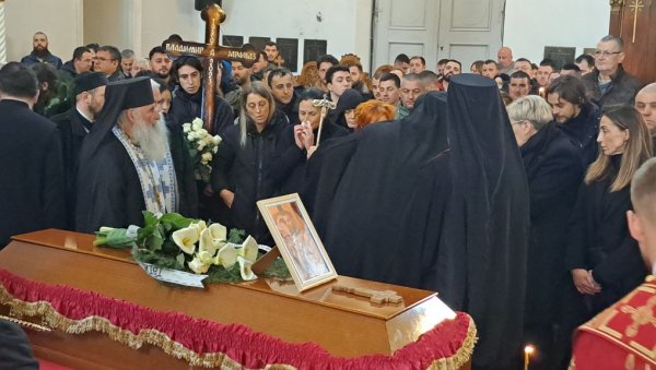 ВЕЧАН ПОМЕН, ДРАГИ ОЧЕ ВЛАДО: У Никшићу сахрањен протођакон Владимир Јарамаз (43) који је настрадао у удесу (ФОТО/ВИДЕО) ВЕЧАН ПОМЕН, ДРАГИ ОЧЕ ВЛАДО: У Никшићу сахрањен протођакон Владимир Јарамаз (43) који је настрадао у удесу (ФОТО/ВИДЕО)