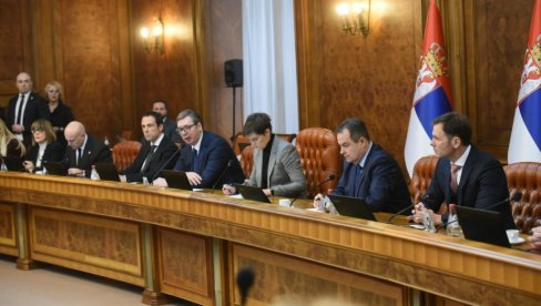 ВЕРУЈЕМ ДА ЋЕ ОНА БИТИ ВАЖНА Вучић саопштио - Вандредна седница владе у недељу