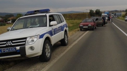 САОБРАЋАЈНА НЕСРЕЋА КОД ЧАЈЕТИНЕ: Судар три возила два се преврнула, стварају се колоне САОБРАЋАЈНА НЕСРЕЋА КОД ЧАЈЕТИНЕ: Судар три возила два се преврнула, стварају се колоне