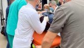 ПРИПАДНИЦИ РОСУ ПУЦАЛИ НА СРБЕ: Тешко рањеног Миљана довезли у болницу (ВИДЕО) ПРИПАДНИЦИ РОСУ ПУЦАЛИ НА СРБЕ: Тешко рањеног Миљана довезли у болницу (ВИДЕО)