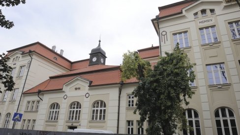 GIMNAZIJALCI NA SCENI: Festival dramskih sekcija đaka iz matice i okruženja GIMNAZIJALCI NA SCENI: Festival dramskih sekcija đaka iz matice i okruženja
