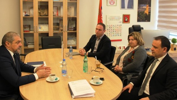 ПОСЕТА ДРЖАВНОГ СЕКРЕТАРА ПАРАЋИНУ: О унапређењу положаја борачких удружења (ФОТО) ПОСЕТА ДРЖАВНОГ СЕКРЕТАРА ПАРАЋИНУ: О унапређењу положаја борачких удружења (ФОТО)
