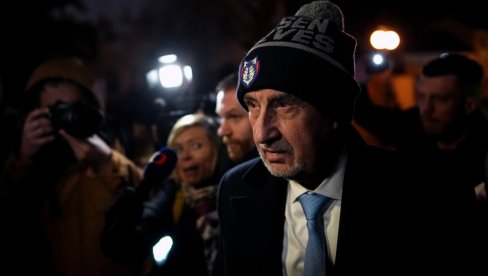 СТАРАЦ ГА УДАРИО ШТАКОМ У ГЛАВУ: Бабиш намерава да се врати кампањи СТАРАЦ ГА УДАРИО ШТАКОМ У ГЛАВУ: Бабиш намерава да се врати кампањи