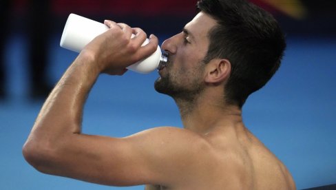 SAMO AKO GA OTRUJEMO, NOVAK ĐOKOVIĆ MOŽE DA SE POBEDI Hoće li trener Tomija Pola biti ovako raspoložen za šalu i posle polufinala? SAMO AKO GA OTRUJEMO, NOVAK ĐOKOVIĆ MOŽE DA SE POBEDI Hoće li trener Tomija Pola biti ovako raspoložen za šalu i posle polufinala?