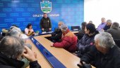 У ПАРАЋИНУ ПОДЕЛА ПОТВРДА ЗА КУКУРУЗ: За стотину сточара 231 тона (ФОТО)