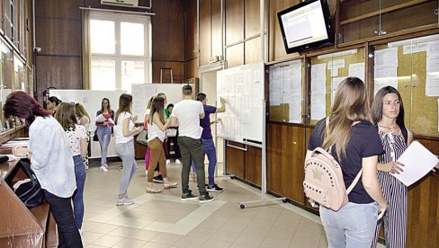 NA FAKULTETIMA ZA BRUCOŠE 15.324 MESTA: Na Senatu UB najavljen konkurs za upis nove generacije akademaca