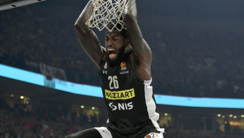 LESOR BACIO GROBARE U TRANS: Bivši centar crno-belih na srpskom prokomentarisao dolazak reprezentativnog kolege u Partizan (FOTO) LESOR BACIO GROBARE U TRANS: Bivši centar crno-belih na srpskom prokomentarisao dolazak reprezentativnog kolege u Partizan (FOTO)