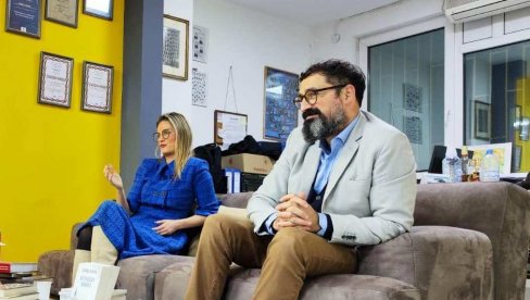 MAGIJA BEOGRADSKOG AKVARELA: U Srpskom kulturnom centru Spona u Skoplju promovisana knjiga LJubice Kubure MAGIJA BEOGRADSKOG AKVARELA: U Srpskom kulturnom centru Spona u Skoplju promovisana knjiga LJubice Kubure