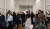ПОДРШКА МЛАДИМ ТАЛЕНТИМА: У параћинској Библиотеци отворена изложба Луке Пешића (ФОТО) ПОДРШКА МЛАДИМ ТАЛЕНТИМА: У параћинској Библиотеци отворена изложба Луке Пешића (ФОТО)