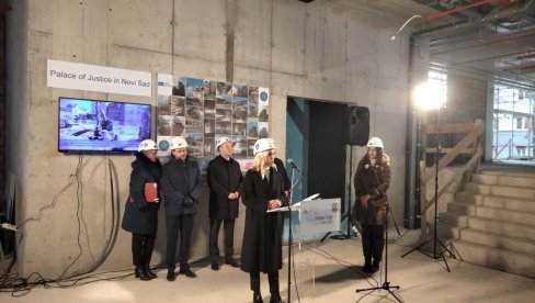 ZAVRŠETAK RADOVA DO KRAJA GODINE: Ministarka Popović i ambasador Žiofre na gradilištu Palate pravde u Novom Sadu ZAVRŠETAK RADOVA DO KRAJA GODINE: Ministarka Popović i ambasador Žiofre na gradilištu Palate pravde u Novom Sadu