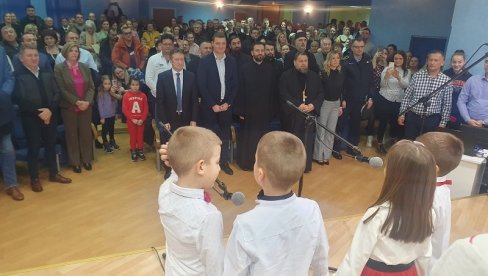 STANOVNIK ZEMLJE-GRAĐANIN NEBA: Akademija posvećena Svetom Savi održana u Ugljeviku (FOTO) STANOVNIK ZEMLJE-GRAĐANIN NEBA: Akademija posvećena Svetom Savi održana u Ugljeviku (FOTO)