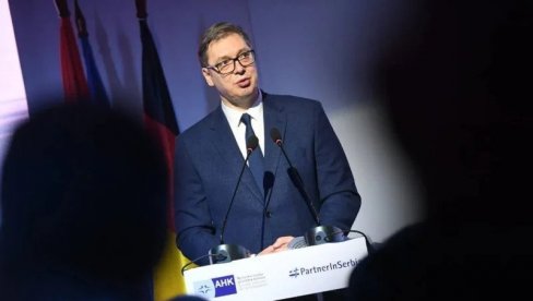 VUČIĆ NA GALA VEČERI: Uskoro će nemačke kompanije u Srbiji zapošljavati više od 100.000 naših ljudi VUČIĆ NA GALA VEČERI: Uskoro će nemačke kompanije u Srbiji zapošljavati više od 100.000 naših ljudi
